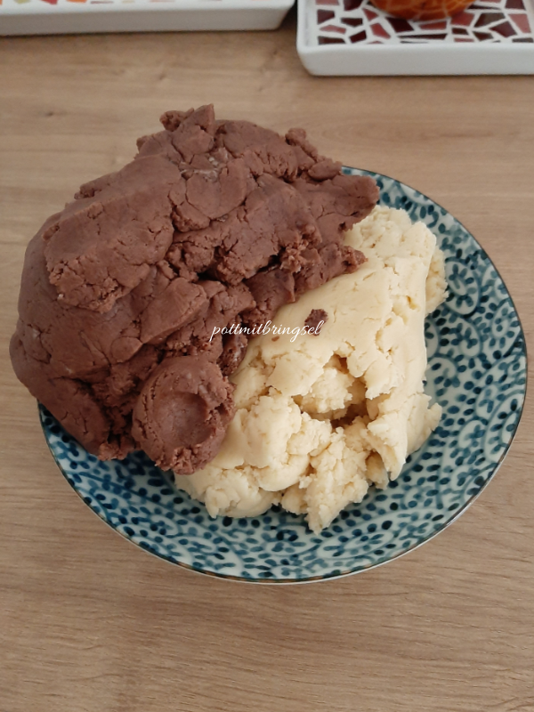 Teig etwa 1h in den Kühlschrank geben - Marmortaler backen