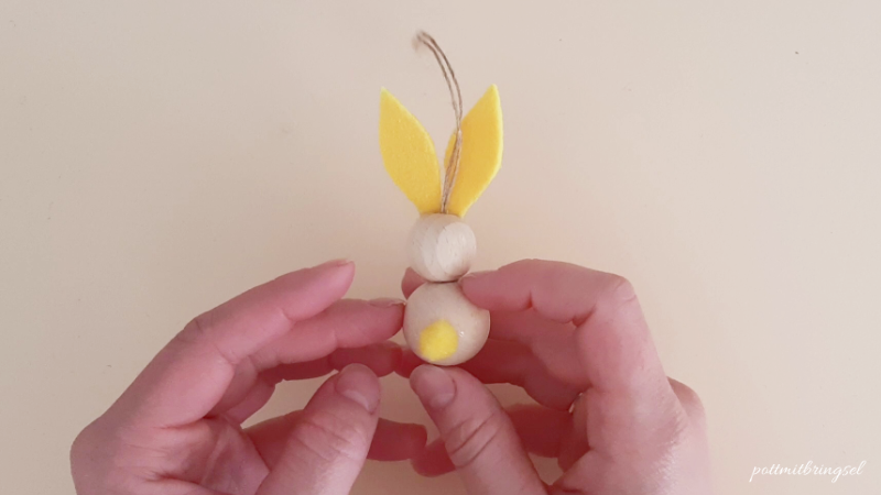 #pottmitbringsel #diy #kreativblogger #kreativsein #kreativzeit #bastelnmachtglücklich #bastelnmitkindern #basteln #bastelnfürkinder #bastelnfürostern #osterhase #osterhasen #osterhasenbasteln #osteranhänger #osterhasenanhänger #osterstrauch #osterstrauchschmuck #bastelnmitfilz 